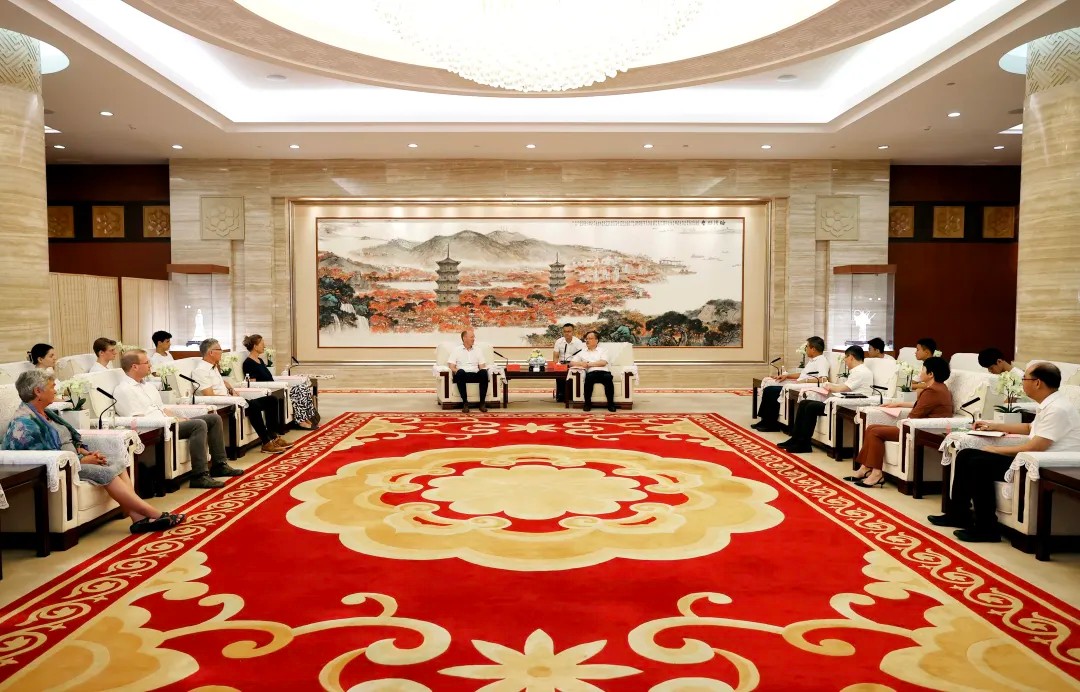 蔡战胜会见德国诺伊施塔特市青少年代表团