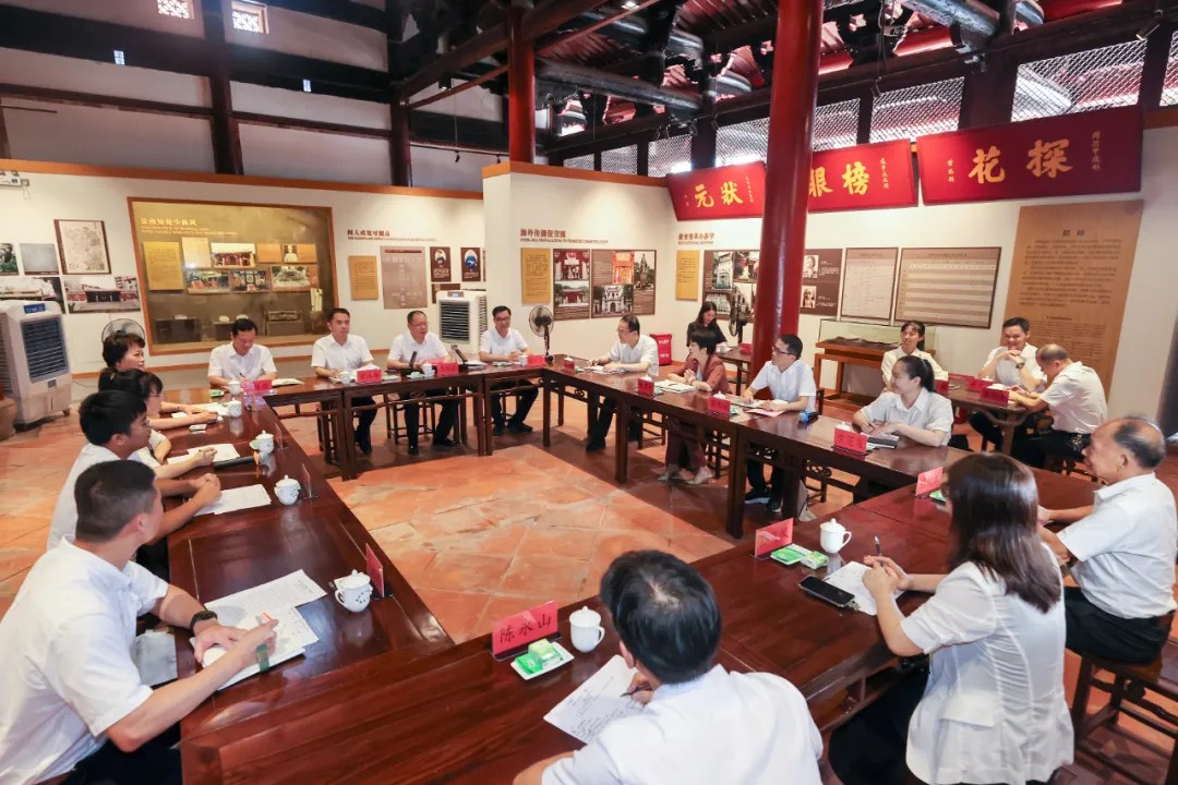 泉州市尊师重教座谈会举行